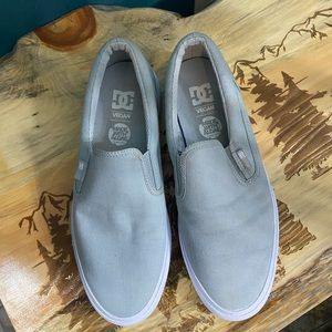 Men’s Size 9 DC Slip-on shoes